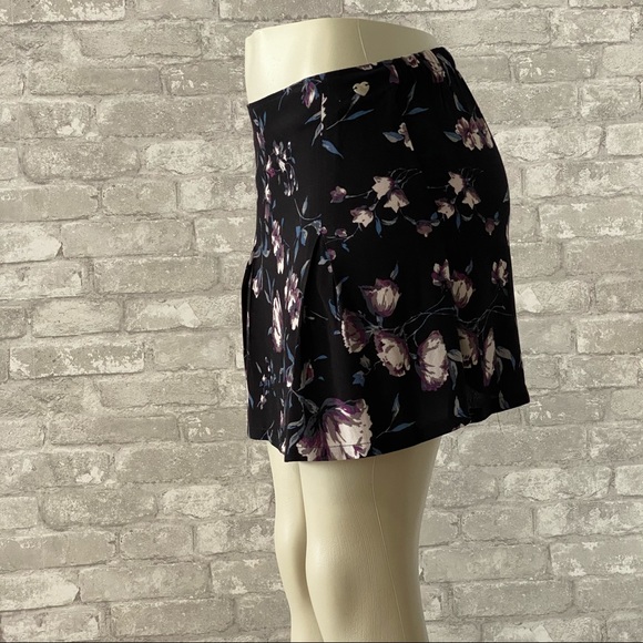 SOLD | Kendall & Kylie Lightweight Floral Skirt EUC - Picture 4 of 16